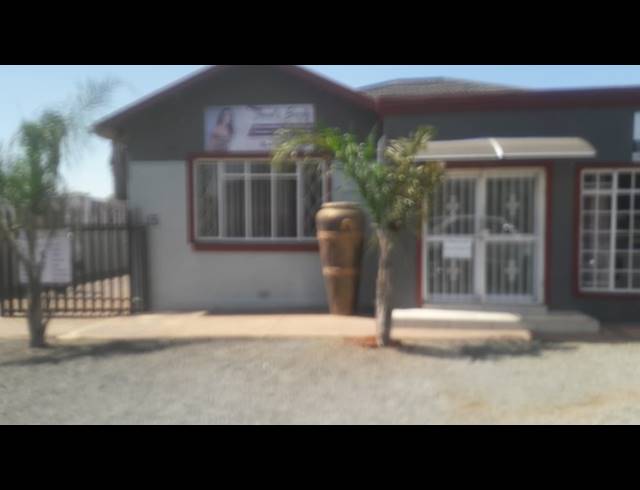 24.80M² OFFICE TO LET IN DALVIEW